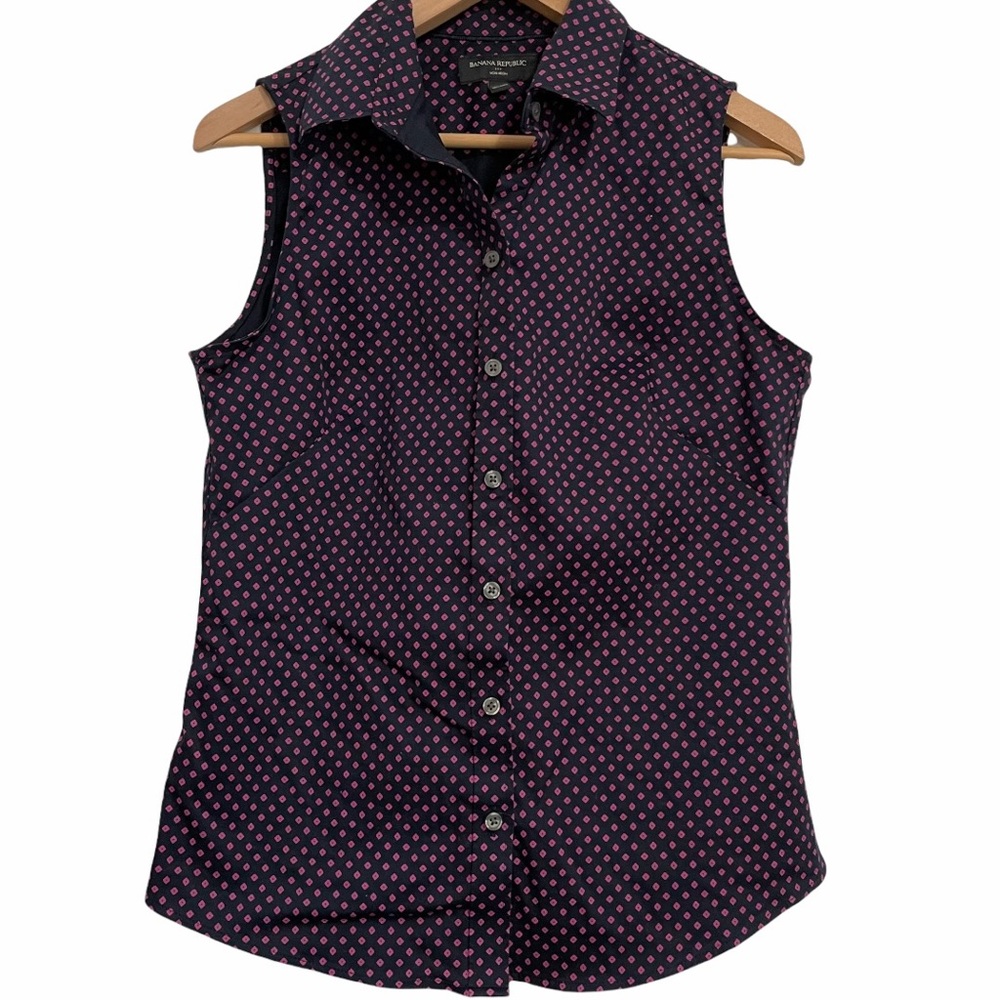 Banana Republic Patterned Sleeveless Button Down Blouse